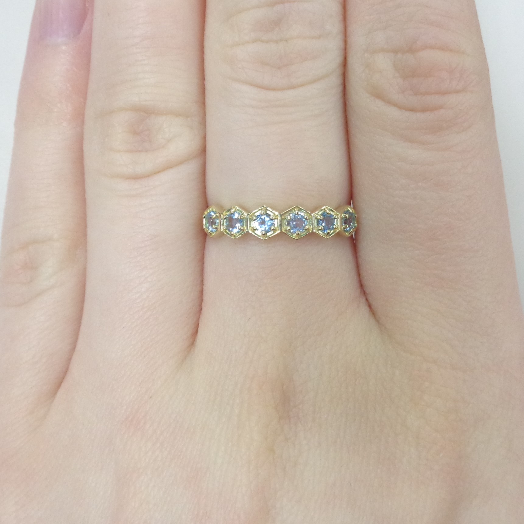 Кольцо из желтого золота с топазами